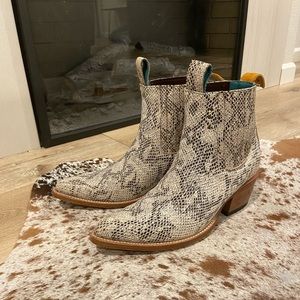 PSKaufman freeway chelsea snakeskin boot- size 8